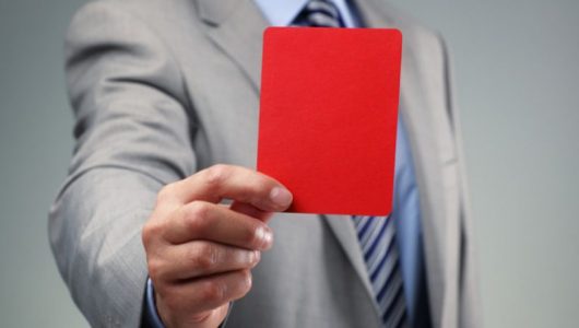 Jogsértő, ha a szolgálati elöljáró ellenőrzi a táppénzen lévő munkavállalót!